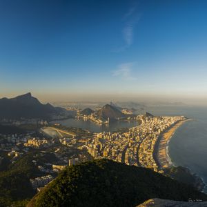 PAISAGENS CARIOCAS: ÚLTIMOS RAIOS DOURADOS VARRENDO O RIO DE JANEIRO