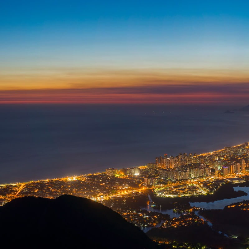 DÍPTICO 01: ENTARDECER PANORÂMICO NA BARRA DA TIJUCA E RECREIO COM LUA, RIO DE JANEIRO