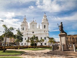 PRAÇA FREI CAETANO BRANDÃO E PRAÇA DA SÉ
