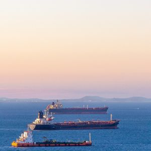 3 NAVIOS - 01 DE 02