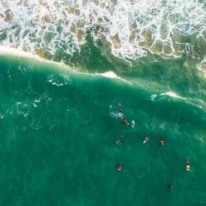 SURFISTAS NO MAR