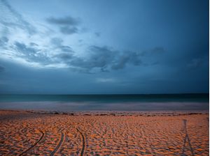 A PRAIA NO INICIO DA NOITE X