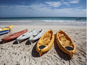OS CAIAQUES NA PRAIA