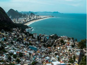 CONSTRASTES - A FAVELA, O "ASFALTO" VIDIGAL