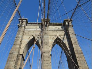 PONTE DO BROOKLYN EM DIA ENSOLARADO