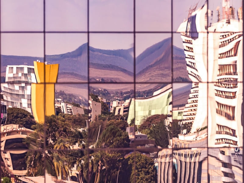 A CIDADE REFLETIDA