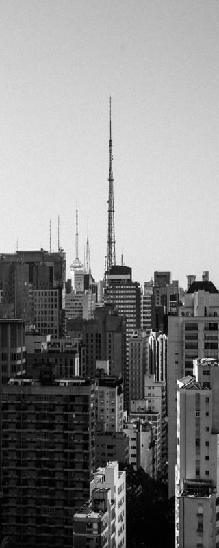TORRE NA PAULISTA PRETO E BRANCO