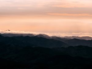 NUVENS ENTRE MONTANHAS II
