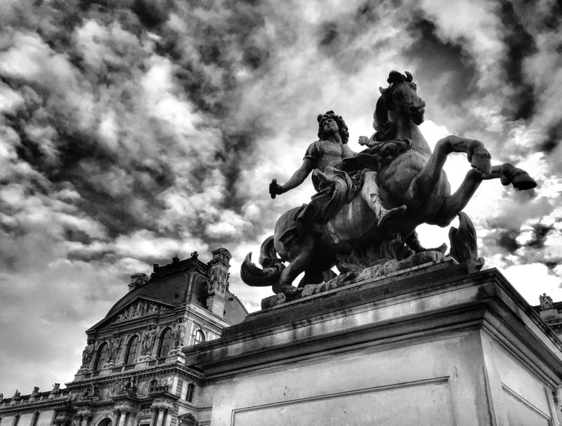 J LOUVRE