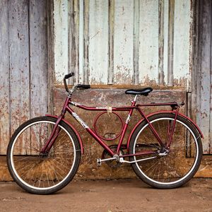 A BICICLETA E A CASA DE MADEIRA III