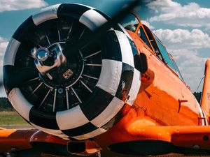 AVIÃO T-6