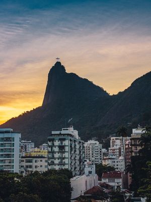 CRISTO REDENTOR NO PÔR DO SOL