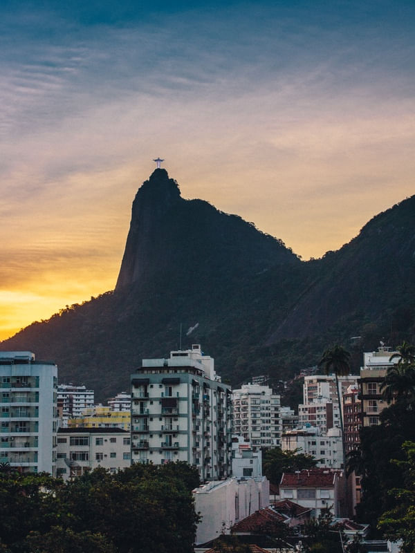 CRISTO REDENTOR NO PÔR DO SOL