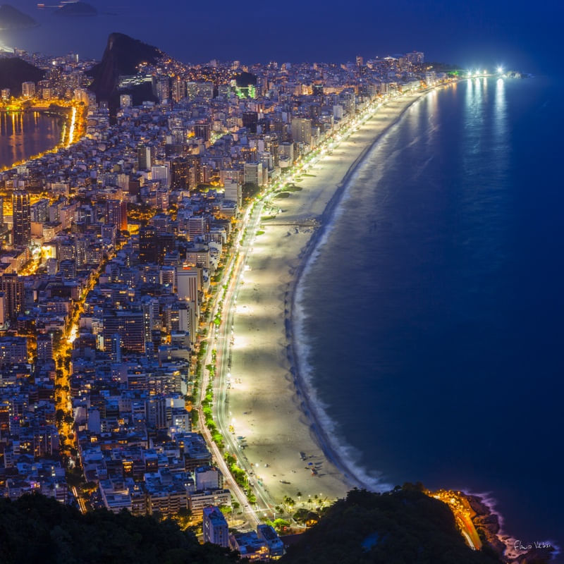 O HOTEL MARINA QUANDO ACENDE, RIO DE JANEIRO - QUADRADA.