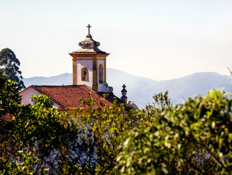 IGREJA E MATO OURO PRETO