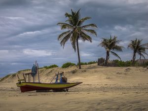 UM BARCO NA CALMARIA