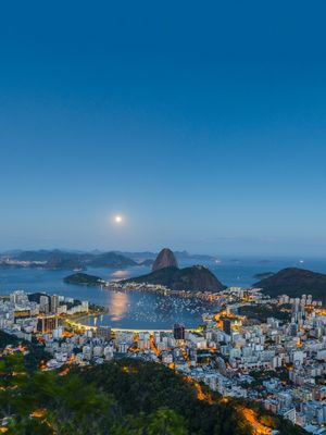 THE BLUE MOON, RIO DE JANEIRO - RETRATO