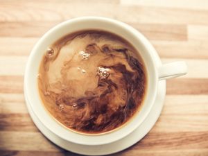 CAFÉ COM LEITE 2