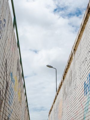 DUAS PAREDES E UM CÉU