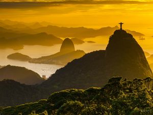 PRIMEIROS RAIOS DOURADOS NO RIO DE JANEIRO