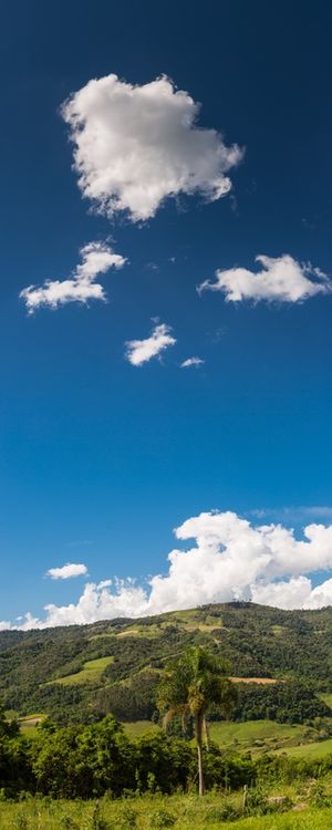 CÉU AZUL NA MONTANHA