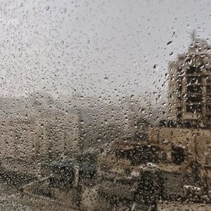 A CHUVA NA JANELA
