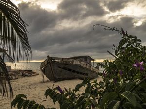BARCO ABANDONADO