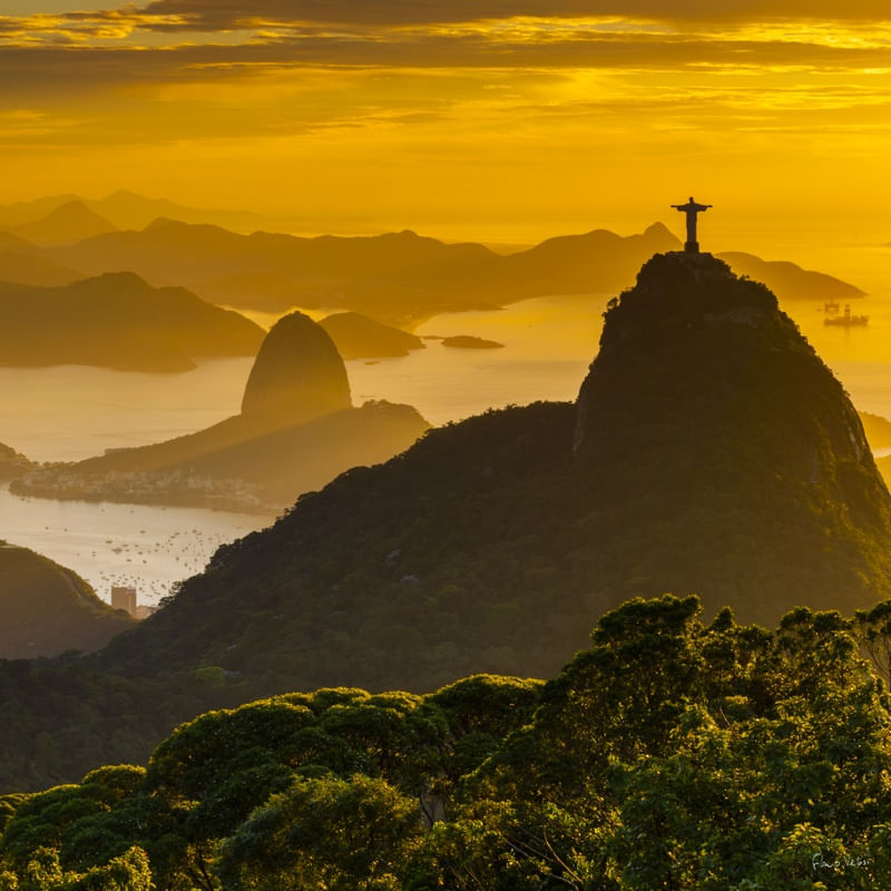 PRIMEIROS RAIOS DOURADOS NO RIO DE JANEIRO - QUADRADA