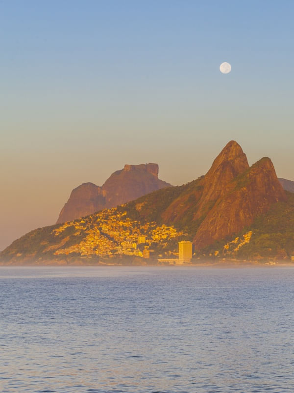 DIPTICO 01: RAIOS DOURADOS COM POR DA LUA CHEIA, RIO DE JANEIRO