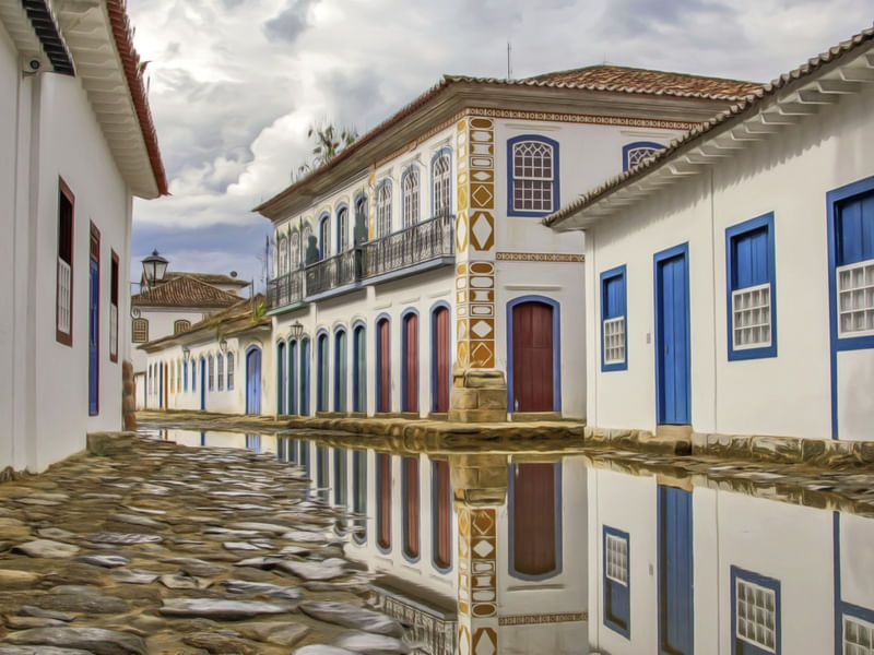 FOTO DE CASARÕES EM PARATY APÓS UMA CHUVA - EDIÇÃO DIGITAL