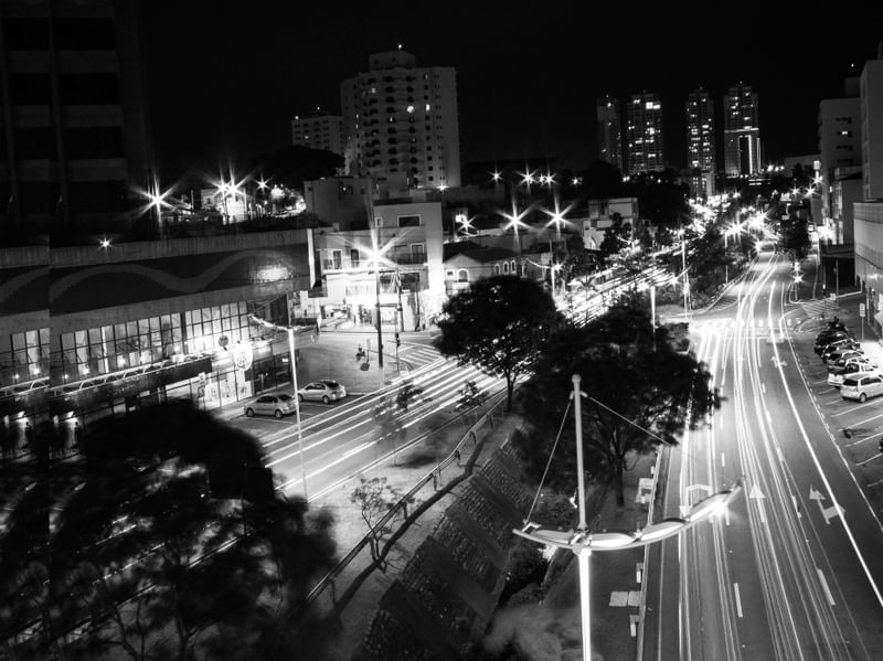 PRETO E BRANCO NA 9 DE JULHO
