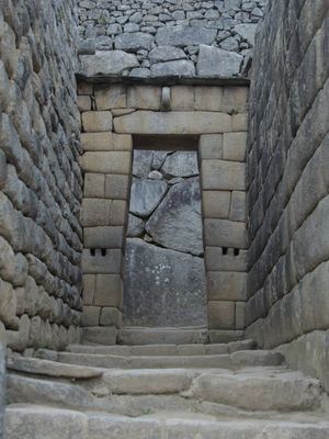 SEQUÊNCIA DE PORTAS NA CIDADELA DE MACHU PICCHU NO PERU CONSTRUÍDO EM PEDRA NO IMPÉRIO INCA
