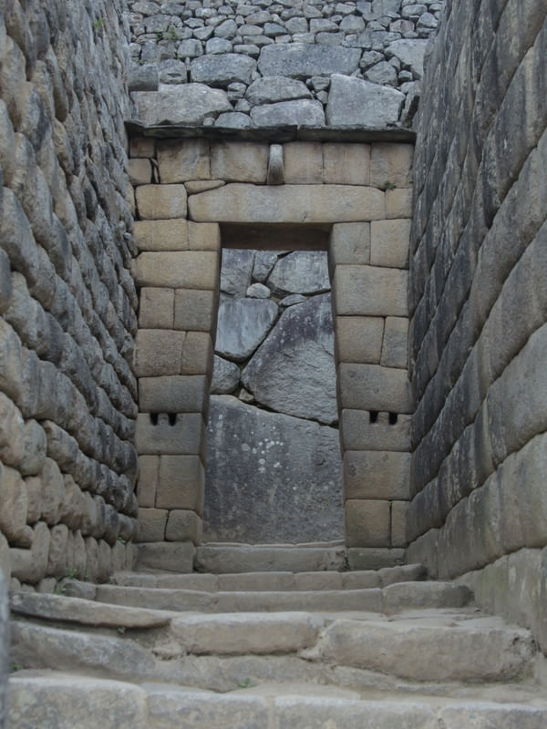SEQUÊNCIA DE PORTAS NA CIDADELA DE MACHU PICCHU NO PERU CONSTRUÍDO EM PEDRA NO IMPÉRIO INCA