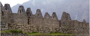 RUINAS DE CASAS NA CIDADELA DE MACHU PICCHU NO PERU CONSTRUÍDO EM PEDRA NO IMPÉRIO INCA
