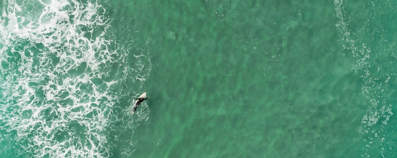 SURFISTA SOLITÁRIO