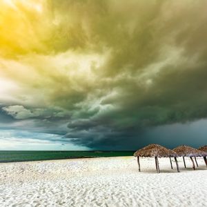 TEMPESTADE NA PRAIA