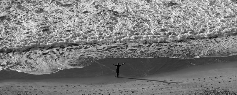 SAUDAR O MAR