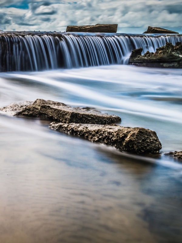 CASCATA NA PRAIA DE CAMURUPIM
