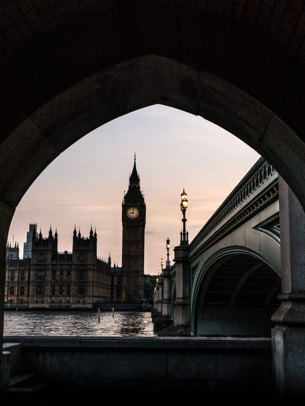 BIG BEN EMOLDURADO