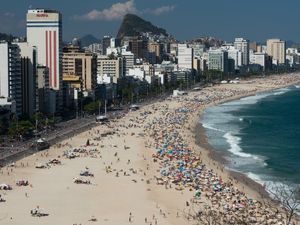 SÁBADO NA PRAIA DO LEBLON