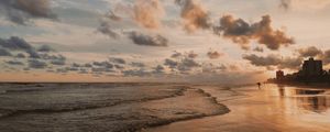 PRAIA NUVENS E PÔR DO SOL
