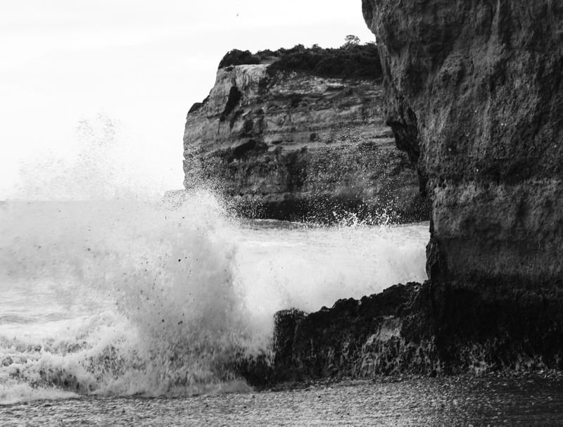 CHOQUE DO MAR COM A TERRA