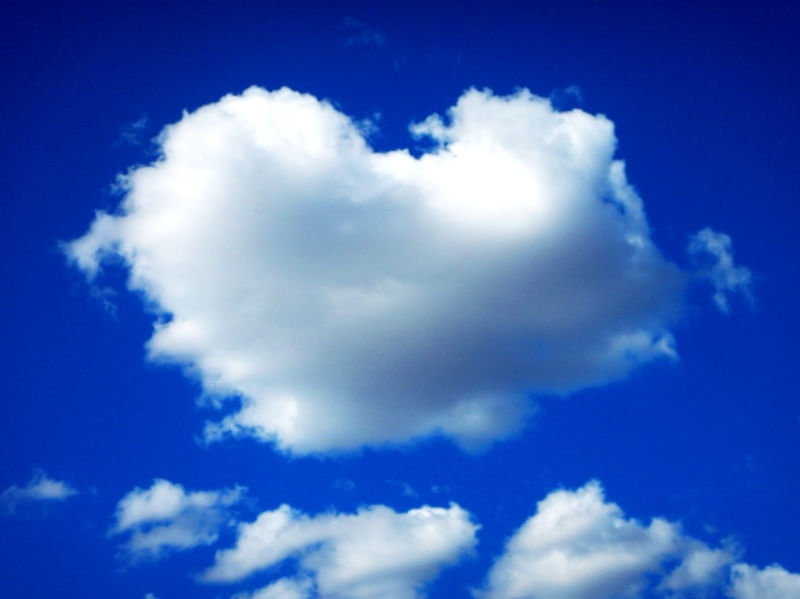 CORAÇÃO NAS NUVENS