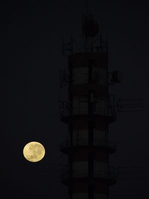A LUA E A ANTENA