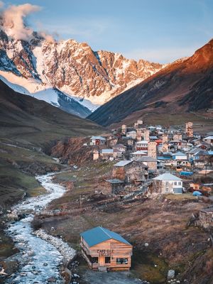 USHGULI, UMA PEQUENA VILA ENTRE MONTANHAS