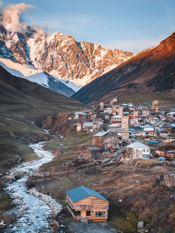USHGULI, UMA PEQUENA VILA ENTRE MONTANHAS