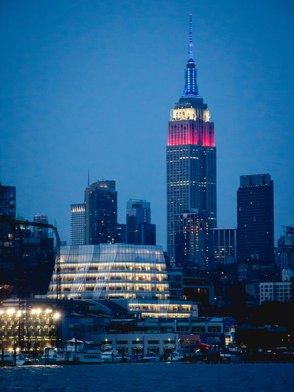 NEW YORK BY NIGHT