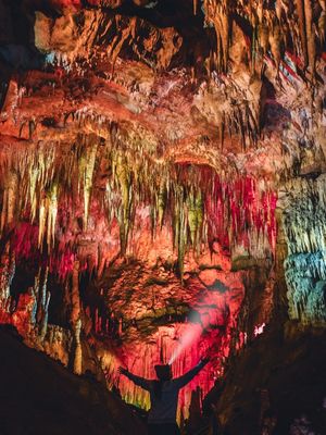 CAVERNA SUBTERRÂNEA MILENAR