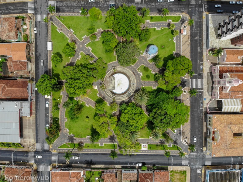 PRAÇA EM AGUDOS