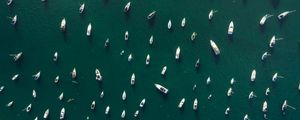 BARCOS NO MAR DA ILHA